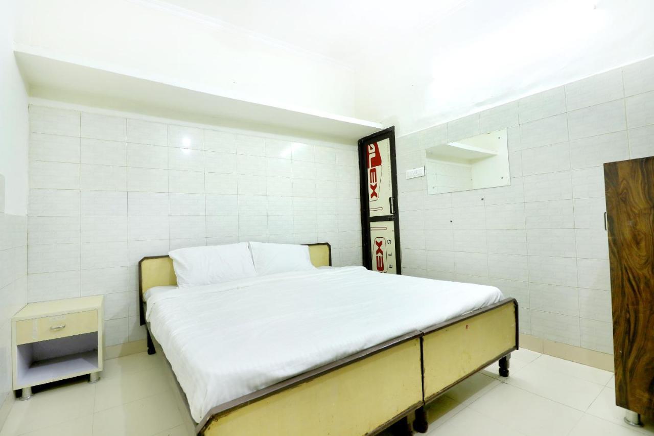 Spot On 44679 Hotel Samrat Sohana Exterior photo