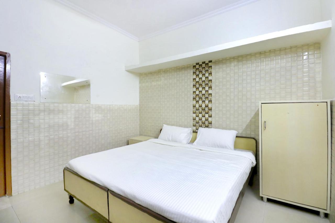 Spot On 44679 Hotel Samrat Sohana Exterior photo