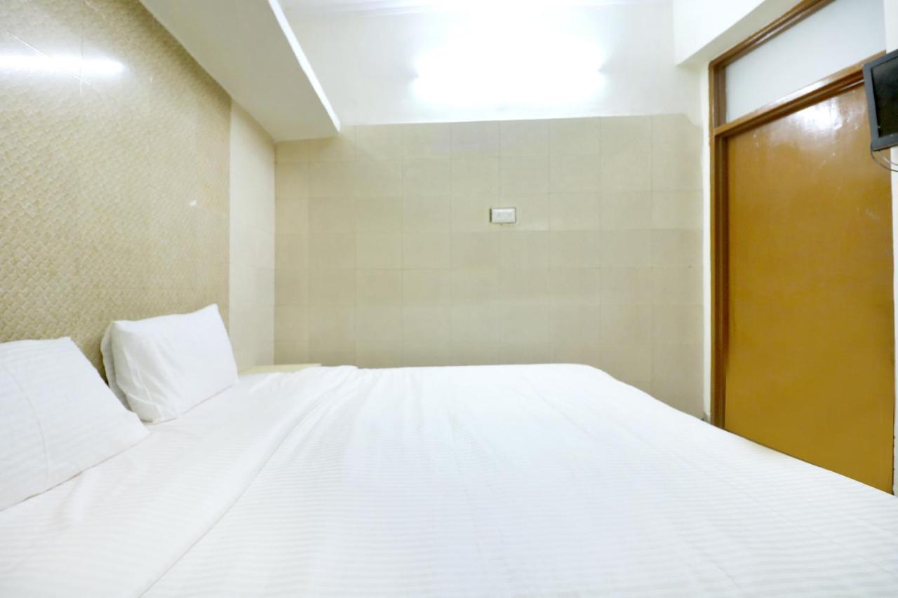 Spot On 44679 Hotel Samrat Sohana Exterior photo