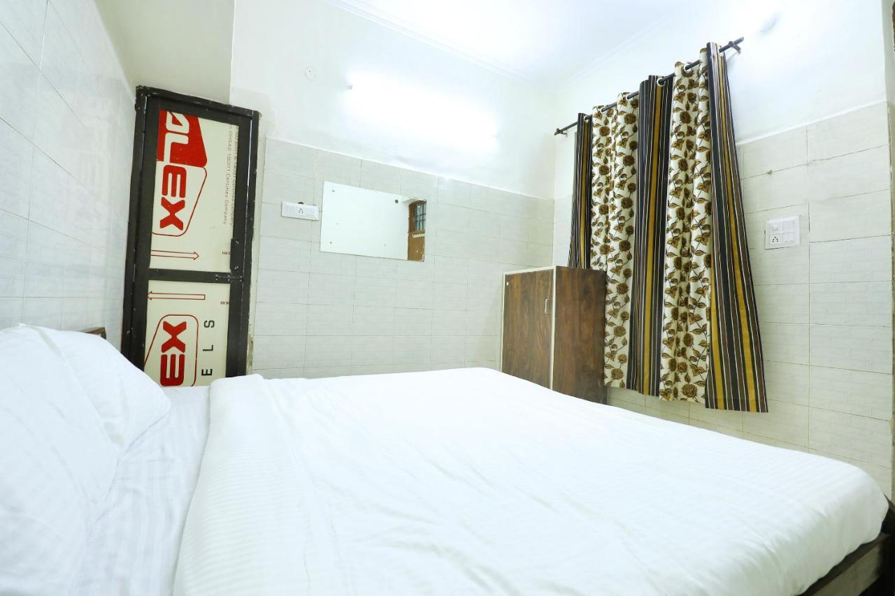 Spot On 44679 Hotel Samrat Sohana Exterior photo