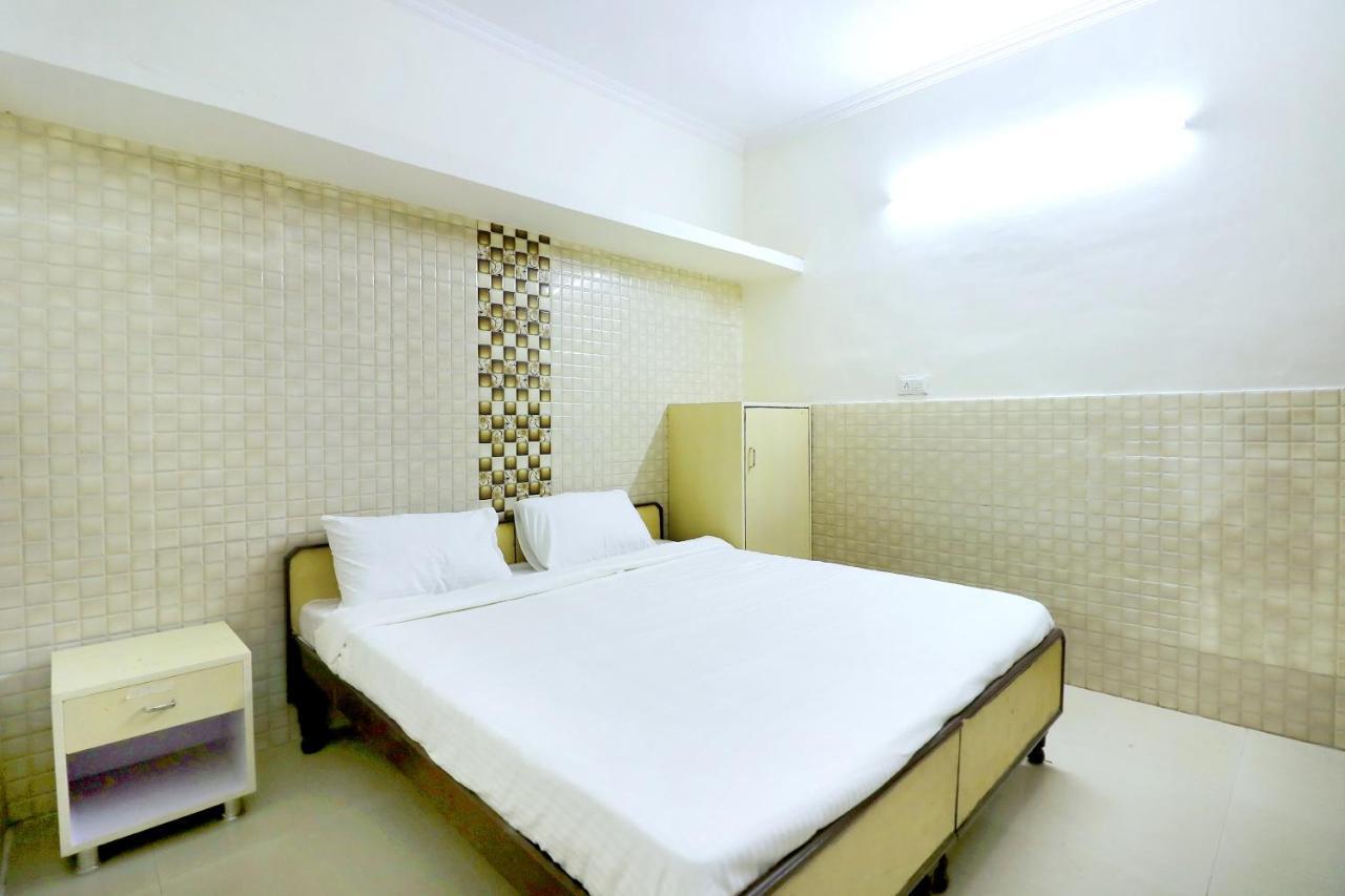 Spot On 44679 Hotel Samrat Sohana Exterior photo