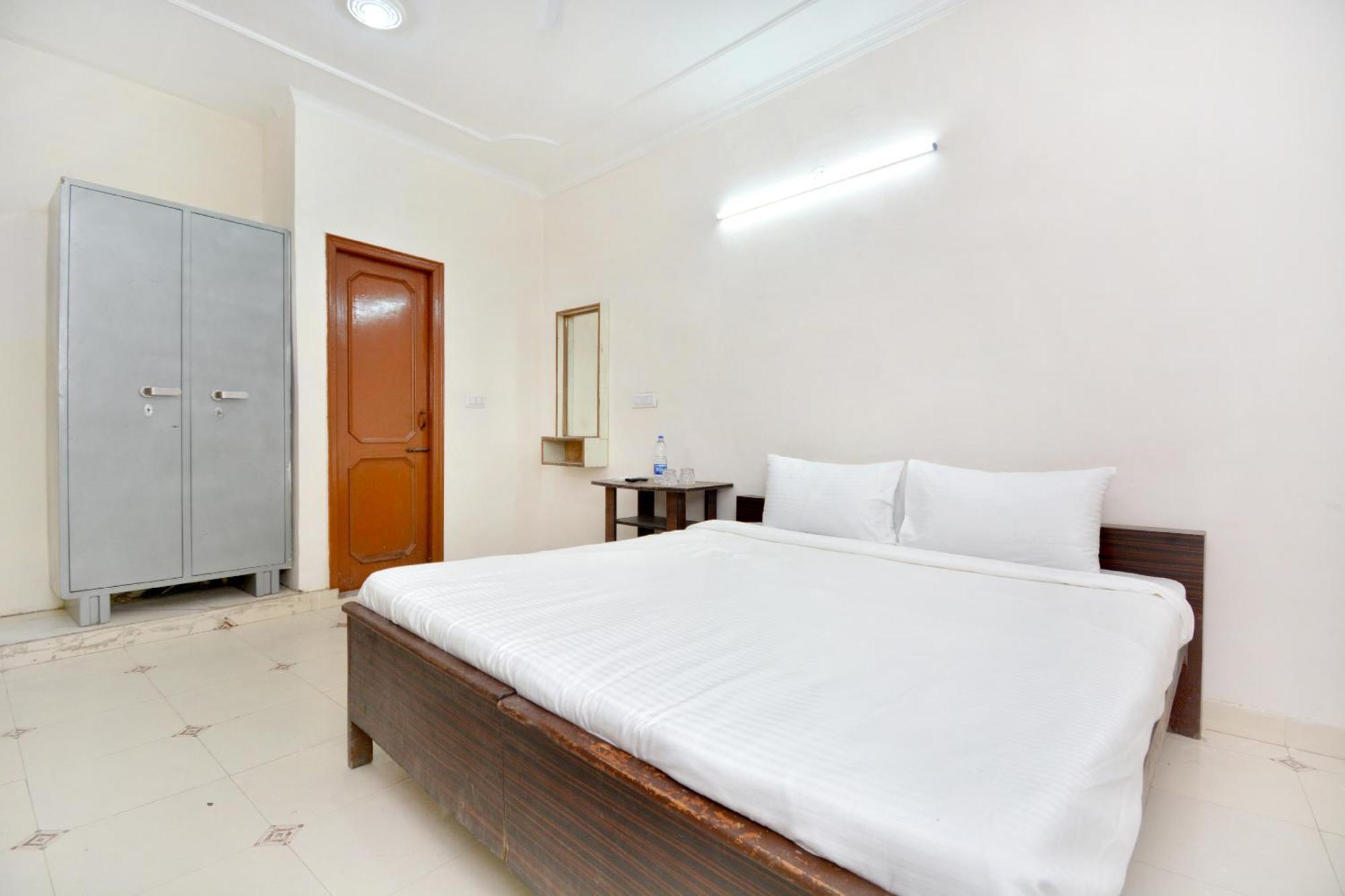 Spot On 44679 Hotel Samrat Sohana Exterior photo