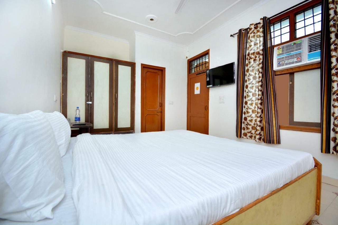 Spot On 44679 Hotel Samrat Sohana Exterior photo