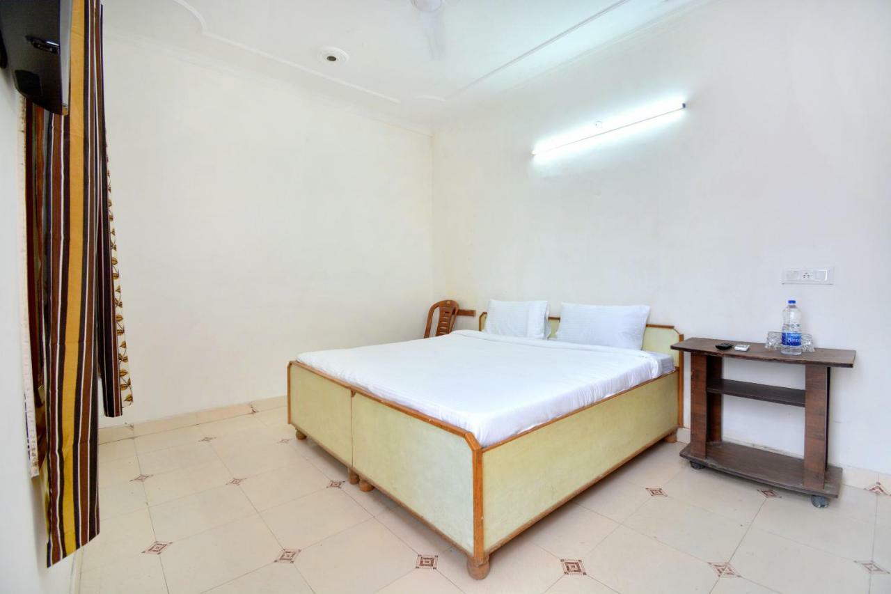 Spot On 44679 Hotel Samrat Sohana Exterior photo