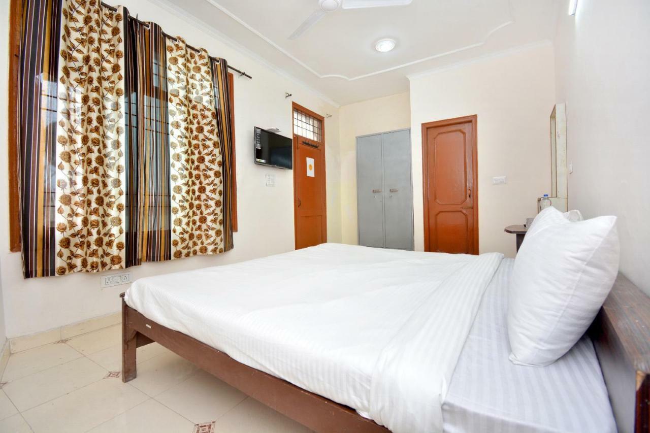 Spot On 44679 Hotel Samrat Sohana Exterior photo
